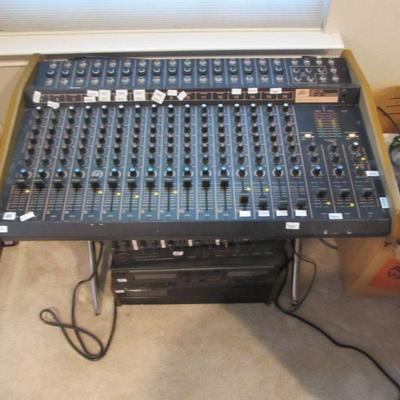 Vintage musical recording & sound equipment. Pevey Amps