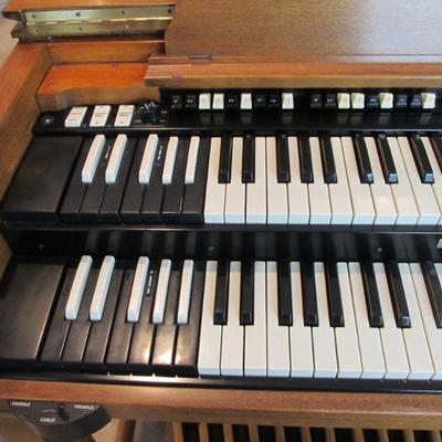 1977 Hammond B3 Organ w/ 2 Leslie Speakers.  If interested please contact us. $7500.00 (Negotiable)