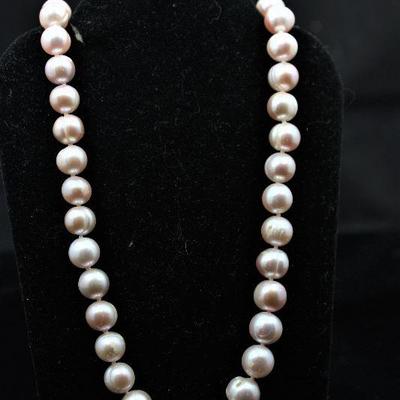 Pink tone cultured pearl necklace