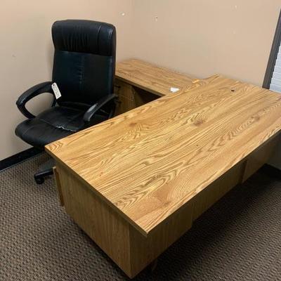 #27304 â€¢ Wooden Desk and Office Chair