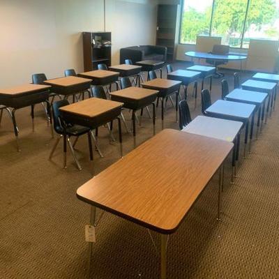 #26902 â€¢ 16 Classroom Desk With 14 Chairs