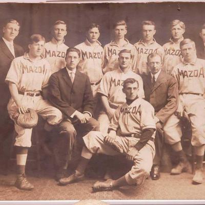 #604 â€¢ 1915 General Electric Mazda Lamp Baseball Team Photograph approx 14
