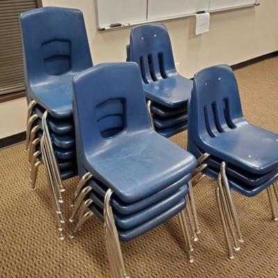 
#27218 â€¢ 17 Plastic School Chairs