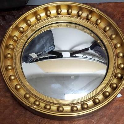 516	
Antique Bullseye Convex Gold Giltwood Federal/Regency Mirror
Measures Approx 16