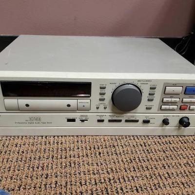 2036	
Panasonic SV-3700 Professional Digital Audio Tape Deck
Panasonic SV-3700 Professional Digital Audio Tape Deck