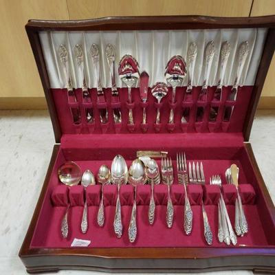 
#686 â€¢ Community Tableware Set With Case