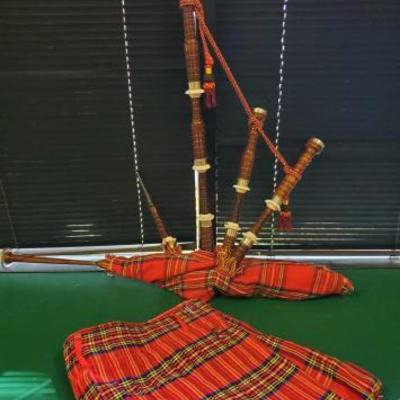 1032	
Bagpipe, With Scottish Kilt
Bagpipe, With Scottish Kilt