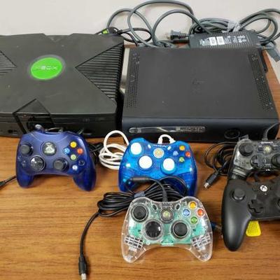 
#640 â€¢ Original Xbox And Xbox 360 With 5 Controllers