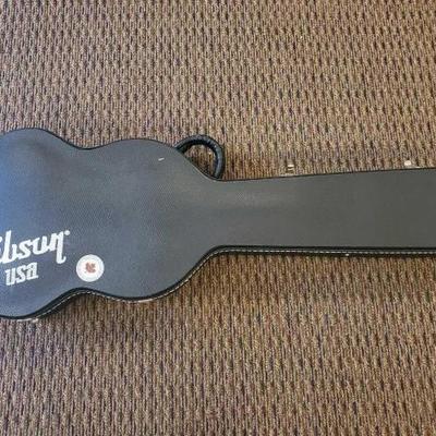 1048	
Gibson Hard Guitar Case
measures approx 42