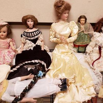 578	
9 Vintage Dolls
9 Vintage Dolls