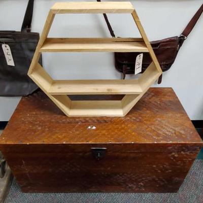517	
Vintage Wooden Chest, Hexagon Folating Shelf
Wooden Chest Measures Approx 38