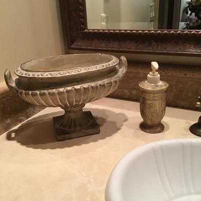 Fancy bathroom
Pieces 