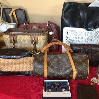 Louis Vuitton - Michael Kors - Coach 
