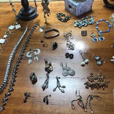Costume jewelry 