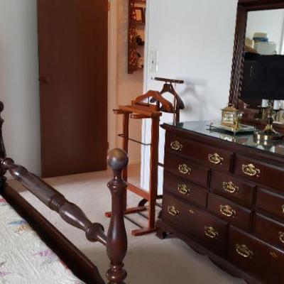 Chautauqua Colonial Bedroom Set