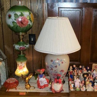 Vintage Gone with the Wind type lamp. Top and bottom light up.