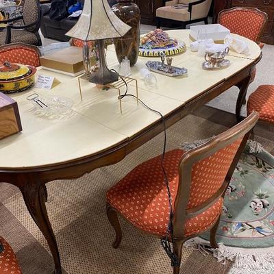 Queen Anne Dining Table plus Heat pad
6â€™ to 8â€™ long with 6 oak dining chairs 
Was $600 now 50% off at $300 for the set! 