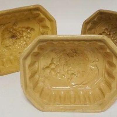 1086	GROUP OF 5 YELLOW WARE MOLDS, LARGEST IS 8 1/2 IN X 6 3/4 IN & HAS A CHIP
