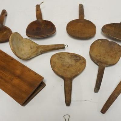 1137	LOT OF ANTIQUE WOODENWARE, LONGEST SPOON IS 16 IN, BUTTER LADLES, COMB MARKED SCOTONS, NEW YORK
