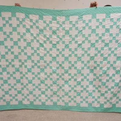 1042	GREEN & WHITE CHECKERED QUILT, 63 IN X 93 IN

