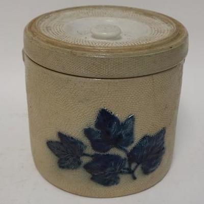 1050	MOLDED STONEWARE COVERED CROCK W/BLUE IVY, ORIGINAL LID, 7 1/2 IN HIGH, 7 1/2 IN DIAMETER, HAS INDENTS FOR METAL HANDLE
