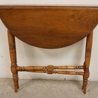 1129	ANTIQUE SMALL NARROW GATELEG DROPLEAF TABLE, 26 3/4 IN DIAMETER OPEN, 4 1/4 IN WIDE CLOSED
