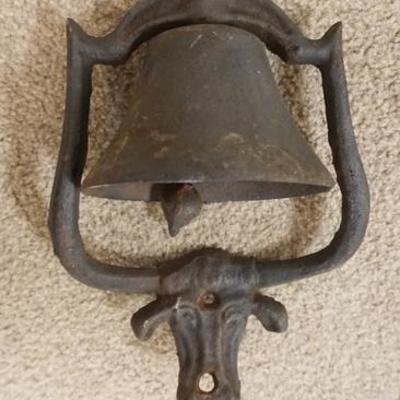 1021	SMALL CAST IRON BELL W/CROWS HEAD, 12 IN HIGH, OPEN END OF BELL 6 IN, WIDEST POINT OF FRAME 8 1/2 IN
