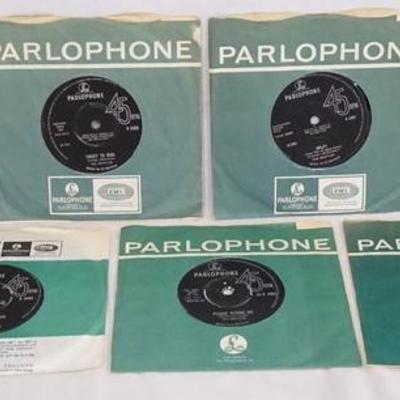 1031	LOT OF SEVEN BRITISH THE BEATLES 45S ON PARLOPHONE IN ORIGINAL SLEEVES 
