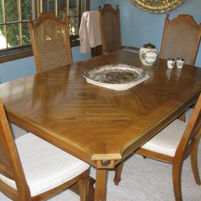 dining room table with leaves and 6 chairs                                
            BUY IT NOW  TABLE  $ 265.00