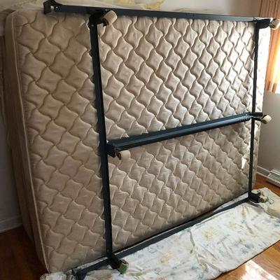 GREAT QUEEN SIZE BED/FRAME