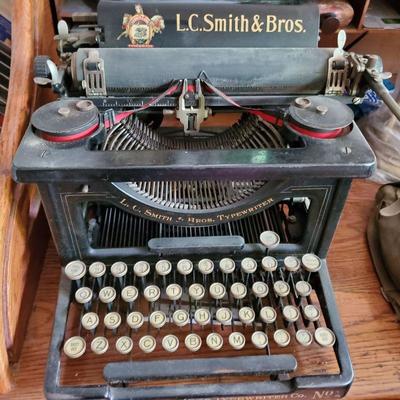 L.C. SMITH & BROS. Typewriter