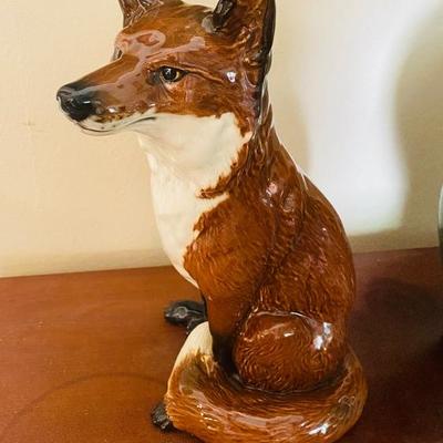 Beswick sitting fox figurine 12.5