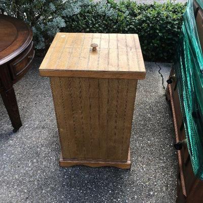 https://www.ebay.com/itm/114408669083	LRM4000: Hand Made Small Wooden Garbage Can Pickup Only	Buy-It-Now	25
