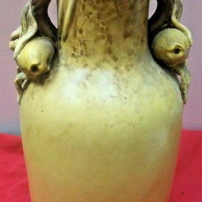 https://www.ebay.com/itm/124334091363	WL3105 VINTAGE 12 1/2 TALL  LIGHT GREEN CERAMIC VASE 	Buy-It-Now	 $22.99 
