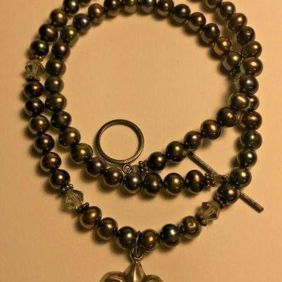 https://www.ebay.com/itm/124320686791	WL115 STERLING SILVER HEMATITE FLEUR DE LIS TOGGLE CLASP NECKLACE	BIN	 $20.00 
