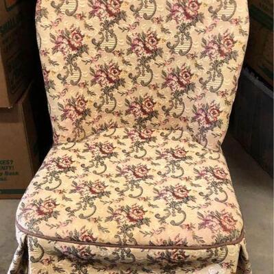 https://www.ebay.com/itm/124340234261	LX2063: Vintage Dressing Room Chair Pickup Only	Buy-It-Now	 $25.00 
