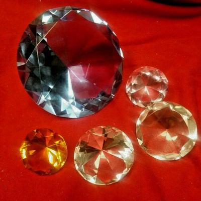 https://www.ebay.com/itm/114403194153	WL3112 LOT OF FIVE CUT FACETED CRYSTAL GLASS ROUND PAPER WEIGHTS	Auction Starts 09/16/2020 After 6 PM
