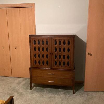MID CENTURY TALL DRESSER WITH PULL OUT DRAWERS -BUY IT NOW $250