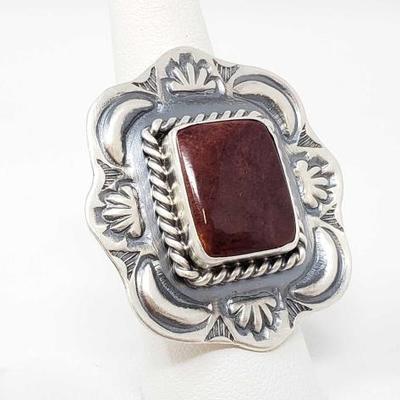 2116	

Purple Spiny Oyster Sterling Silver Ring, 15.1g
Weighs Approx 15.1g
Size 7.5
Approx 1.5