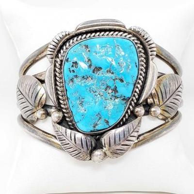 2006	

Sterling Silver Native American Turquoise Cuff Bracelet- 72.1g
Weighs Approx 72.1g
Has one large turquoise stone 
Approx 1.75