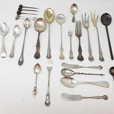 2752	

12 Sterling Silver Spoons, 5 Sterling Silver Forks, And More
Weighs Approx 508.4g