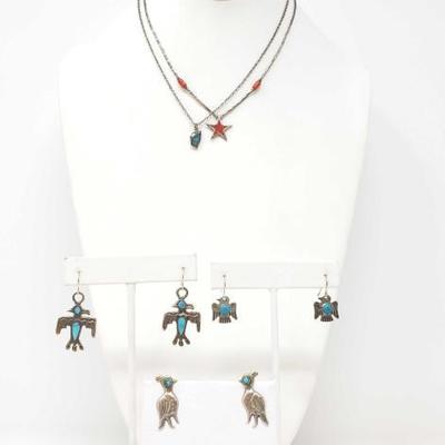 2232	

2 Sterling Silver Necklaces With Coral And Turquoise And 3 Pairs Earrings With Turquoise
Weighs Approx 17.8g