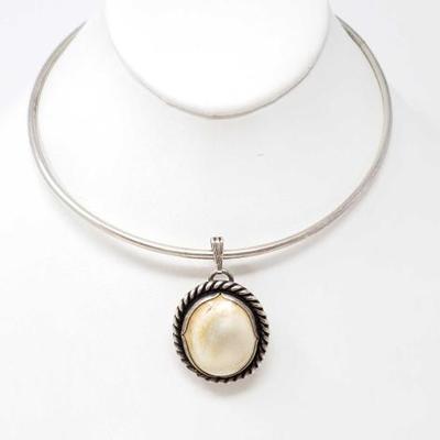 2132	

Sterling Silver Necklace With Stone Pendant, 35.4g
Weighs Approx 35.4g
Necklace is approx 4.5