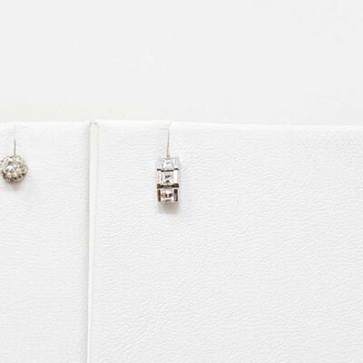 3 14k Gold Diamond Studs, 2g
Weighs Approx 2g