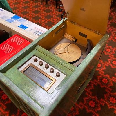 Vintage Working Magnavox Record Player