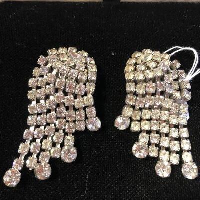 Gorgeous vintage rhinestone earrings 