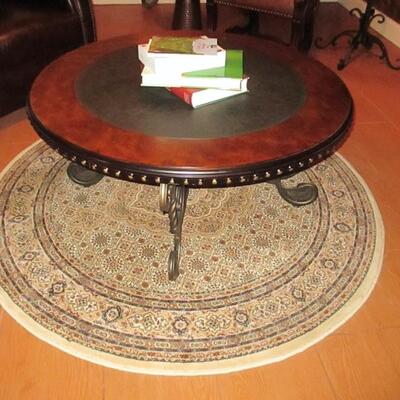 Round Accent Rug With Accent Table 