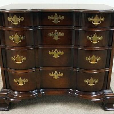 1035	OUTSTANDING SOLID MAHOGANY 4 DRAWER QUEEN ANNE STYLE CHEST OF DRAWERS WITH SERPENTINE FRONT, 36 IN WIDE X 19 IN DEEP X 30 1/2 IN HIGH
