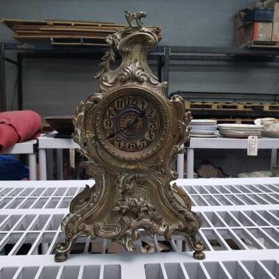 1546	
Quartz Brass Clock
Measures Approx: 8
