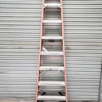 1340	
8' Fiberglass Ladder
8' Fiberglass Ladder